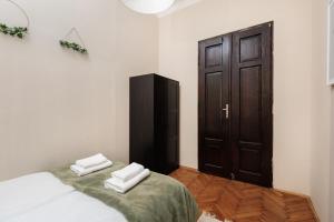 Homely 4 Bedroom Apartment - Old Town - by Upstairs