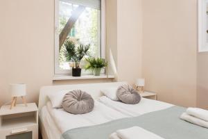 Quiet 4-Bedroom Family Apartment in the Old Town by Upstairs
