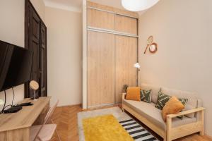 Homely 4 Bedroom Apartment - Old Town - by Upstairs