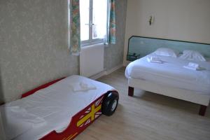 Hotels Le Lanthenay : Chambre Triple