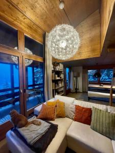 Mountains spacious nest