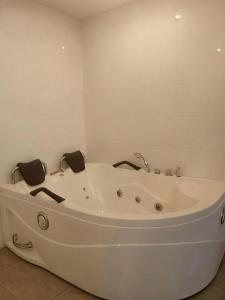 NEWLAND HOTEL