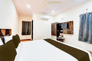 Hotel O RB @ KOMPALLY