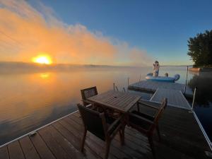 Waterfront Relaxation & Adventure - Albert