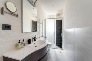 Opera Square Apartment 3BR 3BA