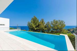 Spacious Family Home with Private Pool and Sauna