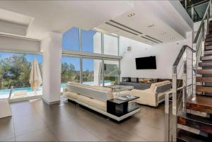 Spacious Family Home with Private Pool and Sauna