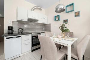Cozy Studio Near the Wisla River with Balcony by Noclegi Renters
