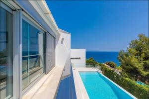 Spacious Family Home with Private Pool and Sauna