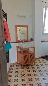 Duplex frais, terrasse ombragée, proche remparts