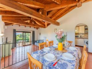 Spacious accommodation with lovely pool