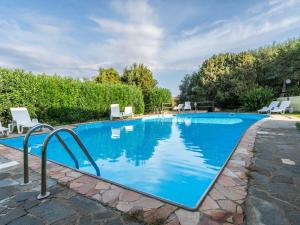 Spacious accommodation with lovely pool