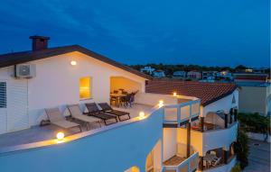 Stunning Apartment In Vir With Wifi