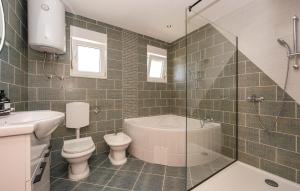 Stunning Apartment In Vir With Wifi
