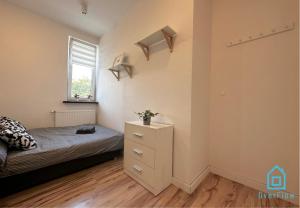 Motlava Room - Peaceful Retreat, 10 Minutes to Gdańsk Old Town & Seaside