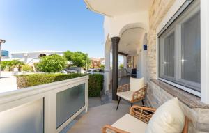 Amazing Apartment In Vir With Wifi