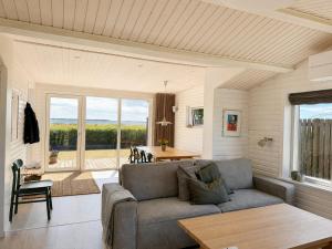 RO The Beach House - Sea View & Beachfront Location