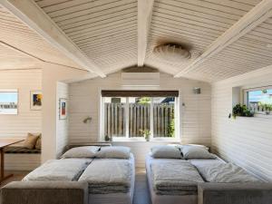 RO The Beach House - Sea View & Beachfront Location