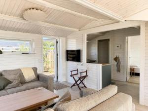 RO The Beach House - Sea View & Beachfront Location