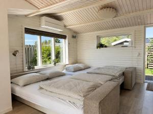 RO The Beach House - Sea View & Beachfront Location
