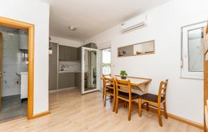 Nice Apartment In Vir With House Sea View