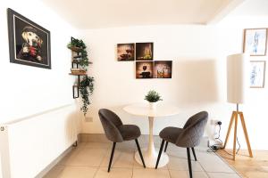SPINDLE COTTAGE - Riverside cottage on the edge of the Peak District