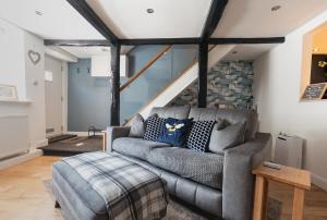 SPINDLE COTTAGE - Riverside cottage on the edge of the Peak District