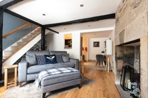 SPINDLE COTTAGE - Riverside cottage on the edge of the Peak District