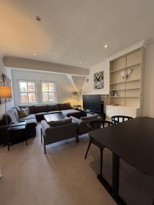 Bright Kensington Gem 2 Bed Lift