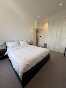 Bright Kensington Gem 2 Bed Lift