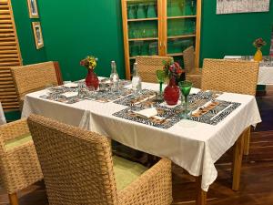 Moyoni Africa Lodge & Tours