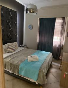 Simple central Athens economy home with 3 rooms