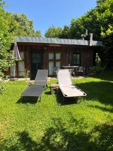 Kleines Ferienhäuschen im Grünen am Wasser