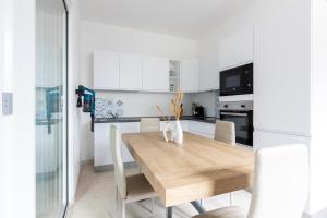 GuestHost - Cozy Apartments Inside a Villa With Garden Near the Sea