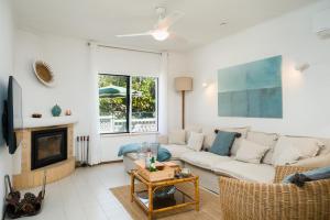 Clifftop Vila Azul - 3BR, Beachside, Pool, AC