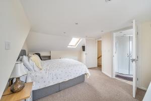 Cottage Sleeps 6 with Parking & Garden