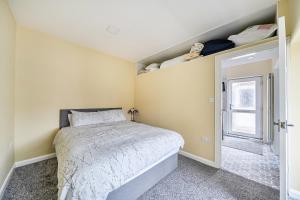 Cottage Sleeps 6 with Parking & Garden