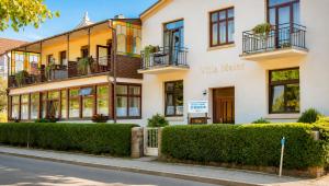 Villa Meier Ferienwohnung 2 Kühlungsborn Ost strandnah historische Villa