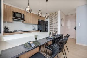 El Tesoro 1BR Coworking, Rooftop & Market AC