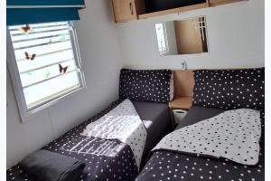 Static Caravan 3 Bed Sleeps 7 No Pets