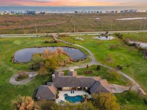 Huge, luxurious and secluded estate with private pool, pond, and large yard