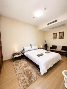 Riverside Condo 1BR Gym and Pool Near IconSiam