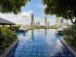 Riverside Condo 1BR Gym and Pool Near IconSiam