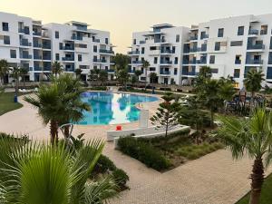 Appartement vue sur piscine à 5 min à pied de la Plage - Résidence Luxe avec Piscines & Parcs Enfants