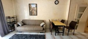 2 BR Top location and stunning view!