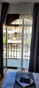 2 BR Top location and stunning view!
