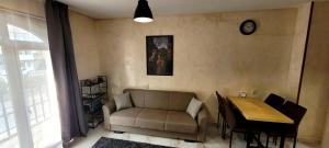 2 BR Top location and stunning view!