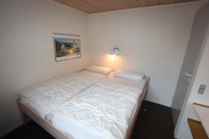 Spitze DK Ferienhaus Marielyst mit Sauna und Kinderspielhaus
