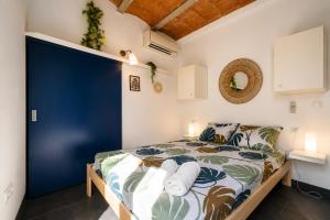 CASA DE PUEBLO de tres plantas en el CENTRO de Roses, junto a la playa con TERRAZA en el ático