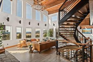Steel Pine Lodge A Rustic Mountain Retreat Views